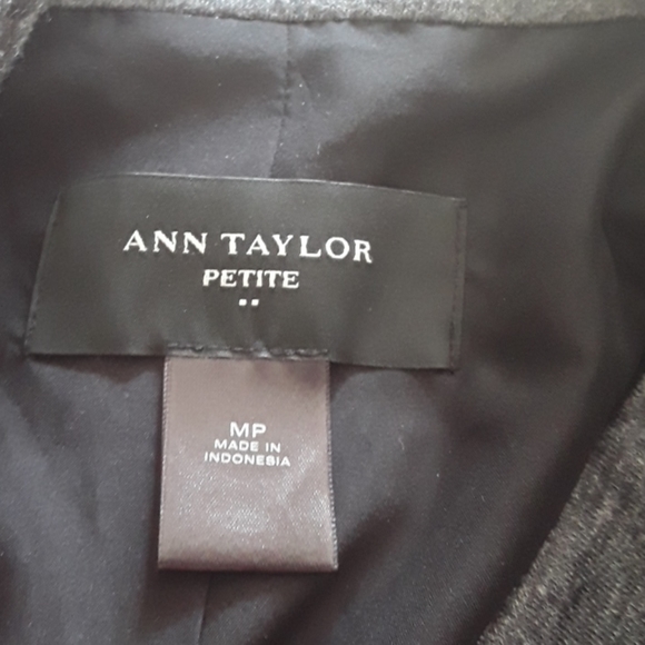 🌻Beautiful ann taylor jacket size MP - Picture 2 of 3